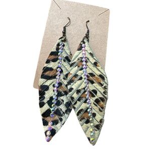 🎉BUNDLE 3 or more and they are $3 each🎉 Animal print feather earrings